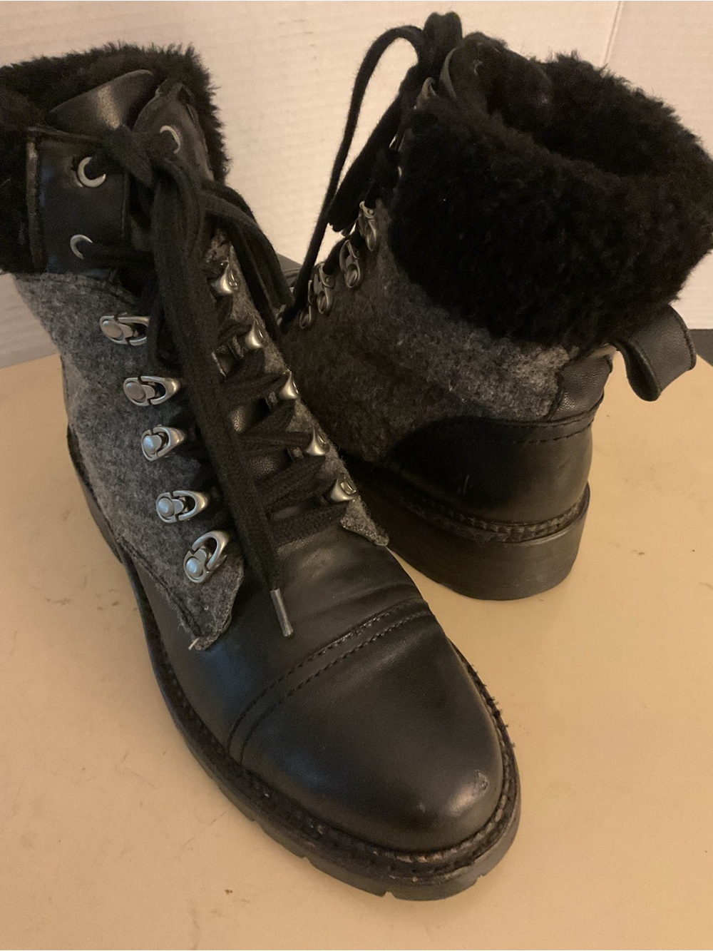 Frye women Black Leather and Gray Wool Lace-Up Shearling Samantha Boots US 8